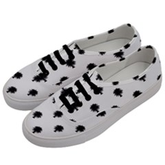 Black And White Tropical Print Pattern Men s Classic Low Top Sneakers by dflcprintsclothing