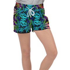 420 Ganja Pattern, Weed Leafs, Marihujana In Colors Velour Lounge Shorts