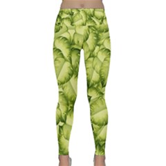 Seamless pattern with green leaves Lightweight Velour Classic Yoga Leggings