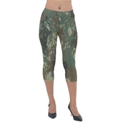 Camouflage-splatters-background Lightweight Velour Capri Leggings 