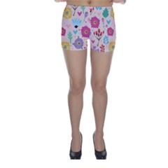 Tekstura-fon-tsvety-berries-flowers-pattern-seamless Skinny Shorts by Sobalvarro