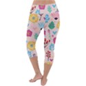 Tekstura-fon-tsvety-berries-flowers-pattern-seamless Lightweight Velour Capri Yoga Leggings View4