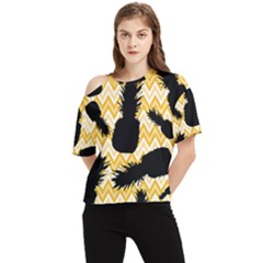 Ananas Chevrons Noir/jaune One Shoulder Cut Out Tee by kcreatif