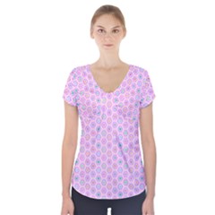 Hexagonal Pattern Unidirectional Short Sleeve Front Detail Top
