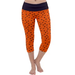 Halloween, Black bats pattern on orange Capri Yoga Leggings