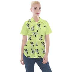 Black and white vector flowers at canary yellow Women s Short Sleeve Pocket Shirt