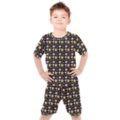 Shiny Pumpkins On Black Background Kids  Tee And Shorts Set by SychEva