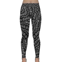 Black And White Modern Intricate Ornate Pattern Classic Yoga Leggings by dflcprintsclothing