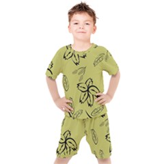 Folk Flowers Print Floral Pattern Ethnic Art Kids  Tee And Shorts Set by Eskimos