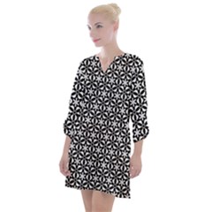 Happy Kiwi Eoia Open Neck Shift Dress by HappyKiwi