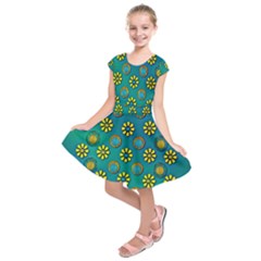 Yellow And Blue Proud Blooming Flowers Kids  Short Sleeve Dress