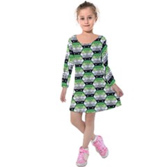 Hackers Town Void Mantis Hexagon Aromantic Pride Flag Kids  Long Sleeve Velvet Dress