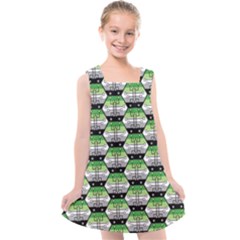 Hackers Town Void Mantis Hexagon Aromantic Pride Flag Kids  Cross Back Dress