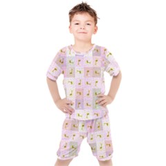 Giraffe Kids  Tee And Shorts Set by nateshop