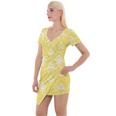 Yellow Lace Decorative Ornament - Pattern 14th And 15th Century - Italy Vintage  Short Sleeve Asymmetric Mini Dress