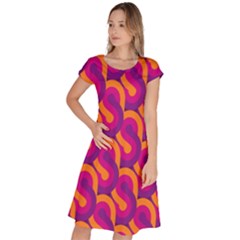 Retro-pattern Classic Short Sleeve Dress by nateshop