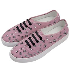 Insects pattern Women s Classic Low Top Sneakers