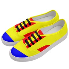 Budapest Flag Women s Classic Low Top Sneakers