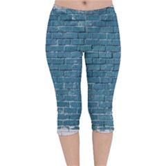 White And Blue Brick Wall Velvet Capri Leggings 