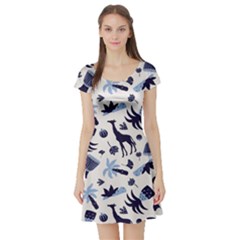 Cute Safari Animals Blue Giraffe Short Sleeve Skater Dress