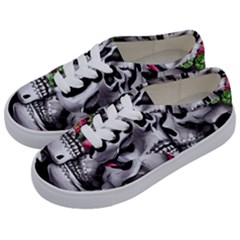 Black Skulls Red Roses Kids  Classic Low Top Sneakers