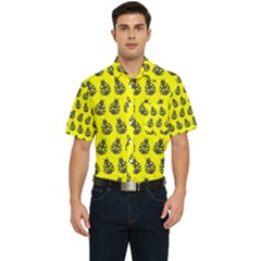 Ladybug Vector Geometric Tile Pattern Men s Short Sleeve Pocket Shirt 