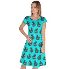 Ladybug Vector Geometric Tile Pattern Classic Short Sleeve Dress by GardenOfOphir
