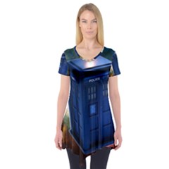 The Police Box Tardis Time Travel Device Used Doctor Who Short Sleeve Tunic  by Semog4