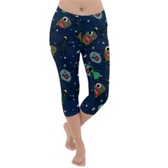 Monster-alien-pattern-seamless-background Lightweight Velour Capri Yoga Leggings by Wav3s