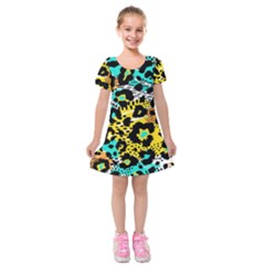 Seamless Leopard Wild Pattern Animal Print Kids  Short Sleeve Velvet Dress by Simbadda