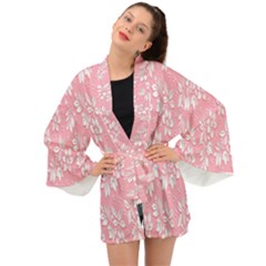 Pink Texture With White Flowers, Pink Floral Background Long Sleeve Kimono by nateshop