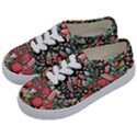 Christmas pattern Kids  Classic Low Top Sneakers View2