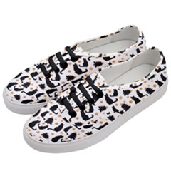 Black-cat-star-christmas-tree Women s Classic Low Top Sneakers by Amaryn4rt