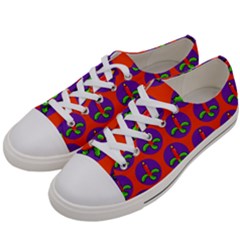 Christmas Candles Seamless Pattern Men s Low Top Canvas Sneakers by Amaryn4rt