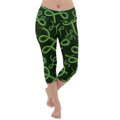 Snakes Seamless Pattern Lightweight Velour Capri Yoga Leggings