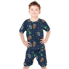 Monster Alien Pattern Seamless Background Kids  T-shirt And Shorts Set by Hannah976