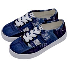 Bad Wolf Tardis Doctor Who Kids  Classic Low Top Sneakers by Cendanart