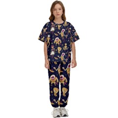 Alien Surface Pattern Kids  T-shirt And Pants Sports Set by Ket1n9