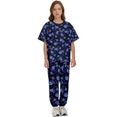 Stylized Floral Intricate Pattern Design Black Backgrond Kids  T-shirt And Pants Sports Set