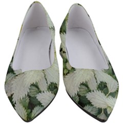 Enchanting Foliage Sharp Edged Leaves In Pale Yellow And Silver Bk Women s Block Heels 