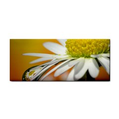 Daisy With Drops Hand Towel by Siebenhuehner