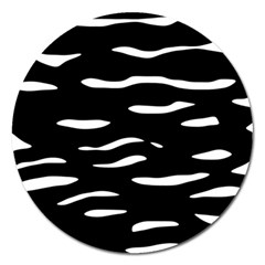Black and white Magnet 5  (Round)