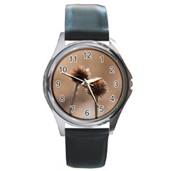 2  Verwelkte Kugeldistel Round Metal Watch