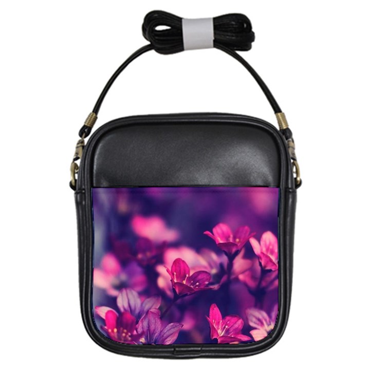 Blurry violet flowers Girls Sling Bags