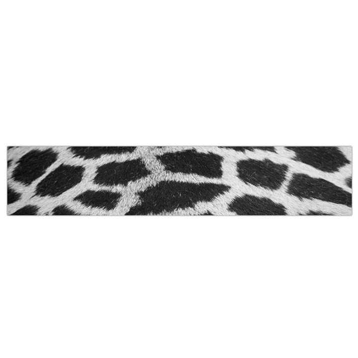 Black And White Giraffe Skin Pattern Flano Scarf (Small)