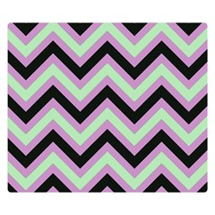 Zigzag pattern Double Sided Flano Blanket (Small) 