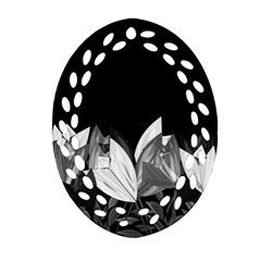 Tulips Ornament (Oval Filigree)