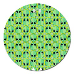 Alien Pattern Magnet 5  (round)