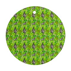 Maple Leaf Plant Seamless Pattern Ornament (round)