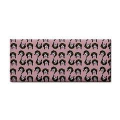 Retro Girl Daisy Chain Pattern Light Pink Hand Towel